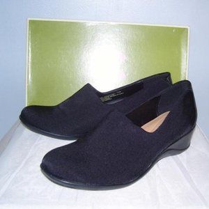 Naturalizer Black Stretch Loafers "Abbey" Narrow Size 7.5